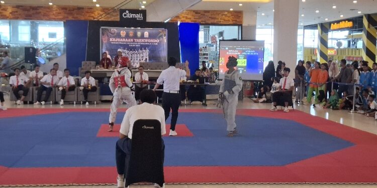 FOTO: DIAN/MATA KALTENG - Pembukaan kejuaraan taekwondo tingkat pelajar Kabupaten Kotim, Sabtu 19 Oktober 2024.