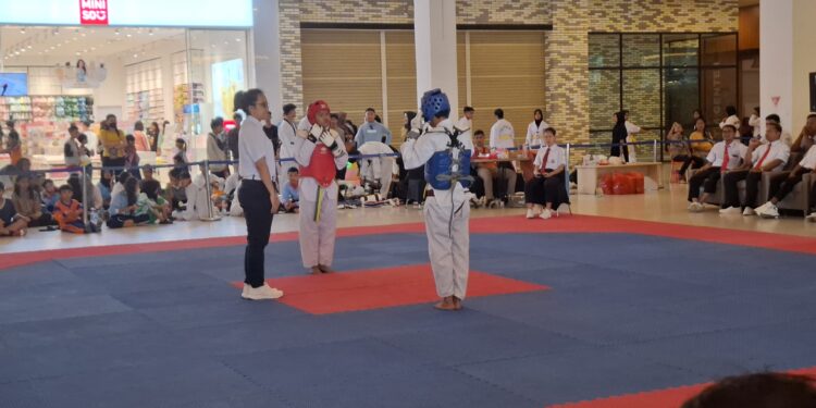 FOTO: DIAN/MATA KALTENG - Pembukaan kejuaraan taekwondo tingkat pelajar Kabupaten Kotim, Sabtu 19 Oktober 2024.