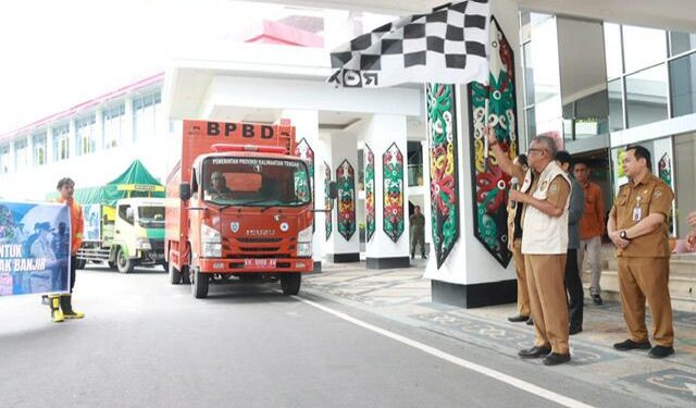 Foto: MATAKALTENG - Pelepasan pemberangkatan tim dan bantuan logistik tahap 2 untuk masyarakat terdampak banjir di Kabupaten Murung Raya, bertempat di Kantor Gubernur Kalteng.