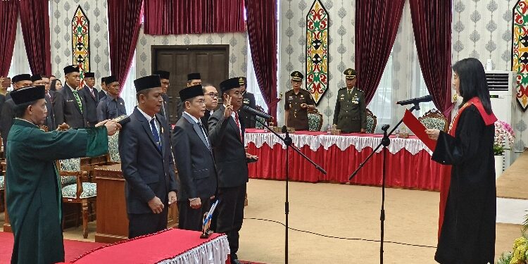 FOTO: IST/MATAKALTENG - Suasana pelantikan Ketua dan Wakil Ketua DPRD Katingan periode 2024-2029, di ruang rapat Paripurna DPRD setempat.