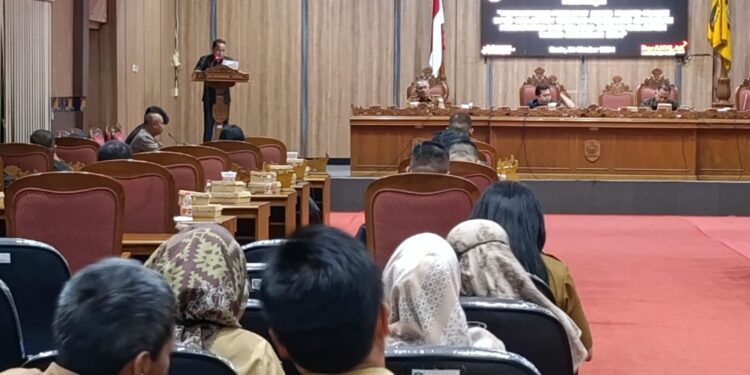Foto:DIAN/MATA KALTENG - Pembahasan APBD Perubahan tahun anggaran 2024 di DPRD Kotim, 22 Oktober 2024.