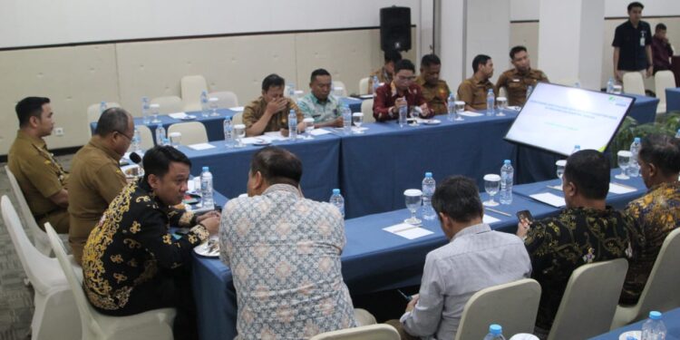 Foto: MATAKALTENG - Focus Group Discussion (FGD) Dinas Pemberdayaan Masyarakat dan Desa (PMD) Kabupaten se-Kalteng, di Aula Meeting Room Hotel Luwansa Palangka Raya, Selasa (22/10/2024).