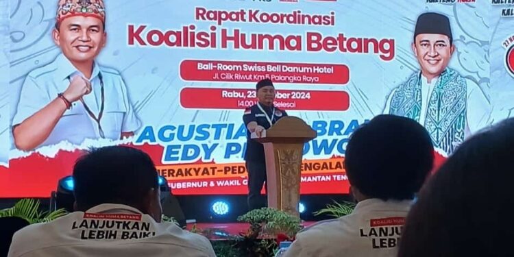 FOTO: IST/MATAKALTENG - Sugianto Sabran hadir rakor koalisi Huma Betang dan mengajukan cuti sebagai Gubernur Kalteng di Ballroom Hotel Swissbell Danum Palangka Raya, Rabu 23 Oktober 2024 malam.