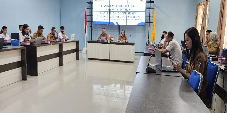 FOTO: IST/MATAKALTENG - Kepala Diskominfostandi Katingan Wim, saat kegiatan penyusunan arsitektur SPBE. 