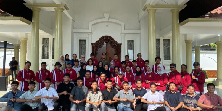 Foto : AKH MATAKALTENG - Kontingan Sukamara yang akan berangkat ke Palangka Raya untuk ikuti Ikrar Bersama Anak Bangsa dan Jambore Pemuda Daerah Kalteng Berkah.
