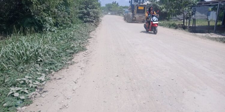 Foto: IST/MATA KALTENG - Perbaikan jalan Metro TV, Sampit.