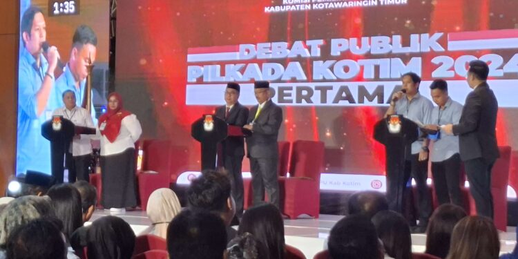 Foto:DIAN/MATA KALTENG - Debat publik Pilkada Kotim 2024 pertama, 26 Oktober 2024.