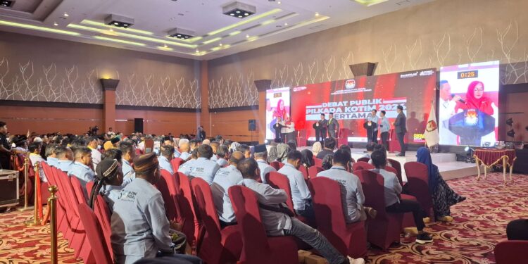 Foto:DIAN/MATA KALTENG - Suasana debat publik Pilkada Kotim 2024 pertama di Aquarius Boutique Hotel, 26 Oktober 2024.