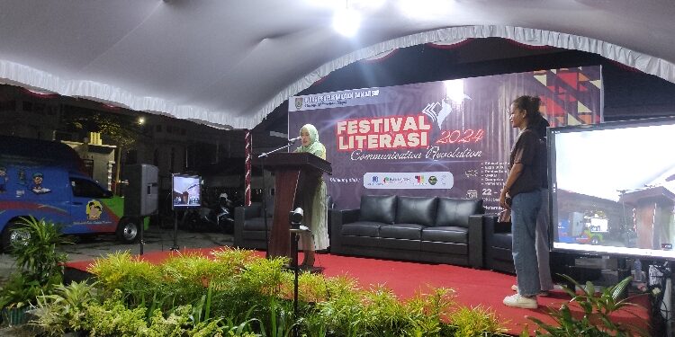 FOTO: IST/MATAKALTENG - Kepala Dispursip Kalteng, Nunu Andriani saat menutup kegiatan Festival Literasi 2024.