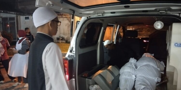 FOTO: AGUS/MATAKALTENG- Mayat anak dan ibu korban pembunuhan di Seruyan usai menjalani autopsi di RSUD dr Murjani Sampit.