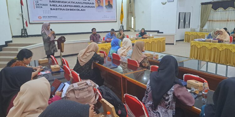 Foto:DIAN/MATA KALTENG - Sosialisasi peningkatan budaya literasi Melalui pembelajaran di sekolah belum lama ini.