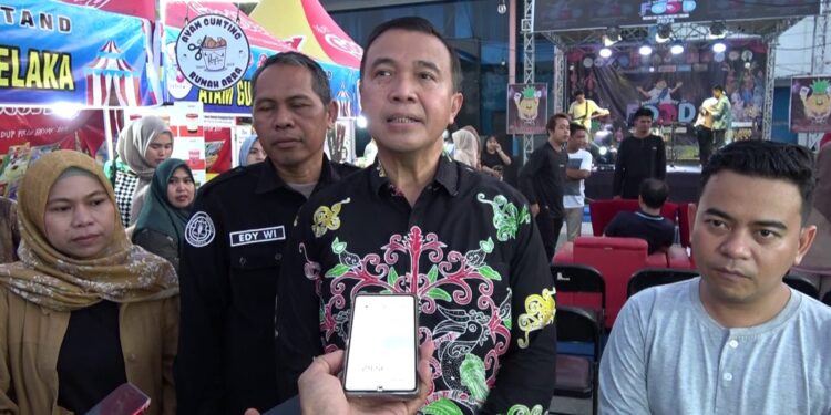 Foto: DIAN/MATA KALTENG - Staf Ahli Bupati Kotawaringin Timur Wim RK Benung saat menghadiri kegiatan UMKM, 27 Oktober 2024.