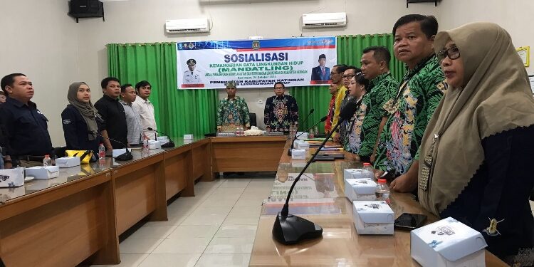 FOTO: IST/MATAKALTENG - Sekda Katingan Pransang, saat menghadiri peluncuran program Mandatling, di aula DLH Katingan. 