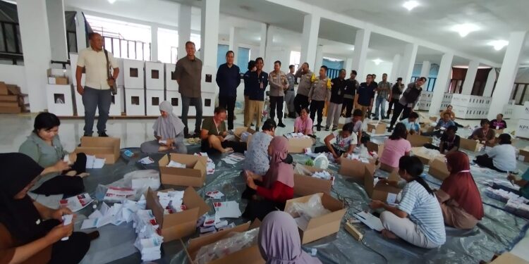 FOTO: IST/MATAKALTENG - Persiapan logiastik di gudang KPU Katingan.