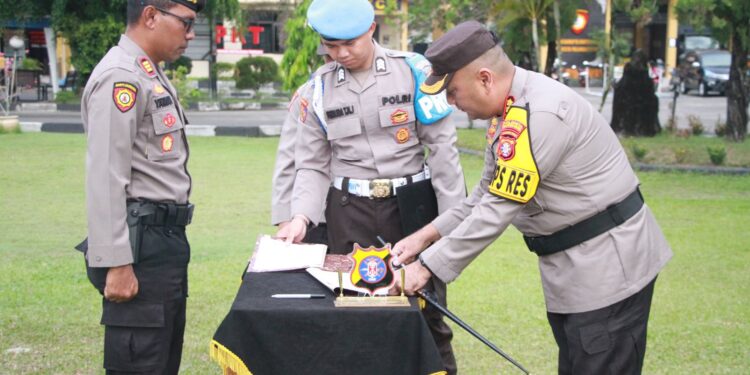 FOTO: MATAKALTENG - Penandatangan pakta integritas oleh Kapolresta Palangka Raya, Kombes Pol Boy Herlambang.