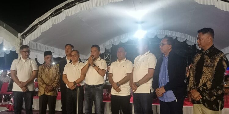 FOTO: AKH/MATA KALTENG - Pj Bupati Sukamara bersama Forkopimda saat membuka Gebyar UMKM.