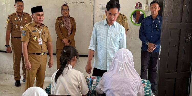 FOTO: IST/MATAKALTENG - Wakil Presiden RI, Gibran Rakabuming Raka, saat melakukan kunjungan di SDN 1 Langkai, Kota Palangka Raya.