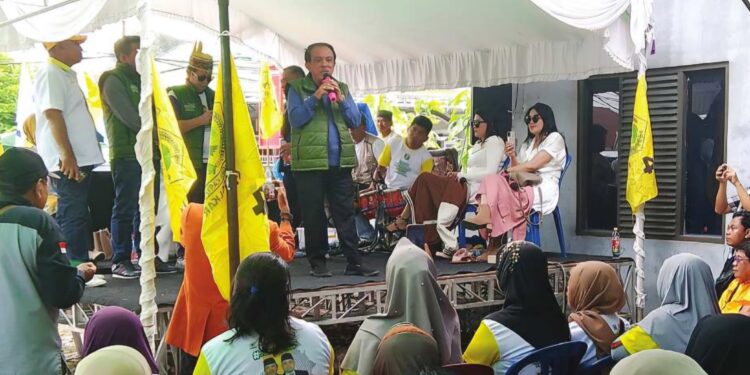 Foto: IST/MATA Kalteng - Abdul Razak saat kampanye di Pasar Keramat, Sampit.
