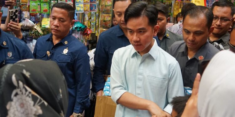 FOTO: MATAKALTENG - Wakil Presiden Republik Indonesia, Gibran Rakabuming Raka, di Pasar Kahayan Palangka Raya.