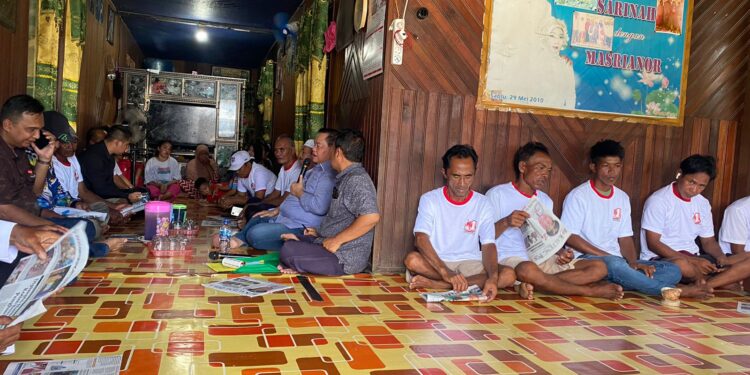 Foto: IST/MATA KALTENG - Halikinnor saat berkunjung di Kecamatan Teluk Sampit, Kotim.