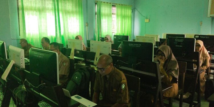 Foto: DISDIK/MATA KALTENG - Uji Kompetensi kenaikan pangkat guru di Kotim.