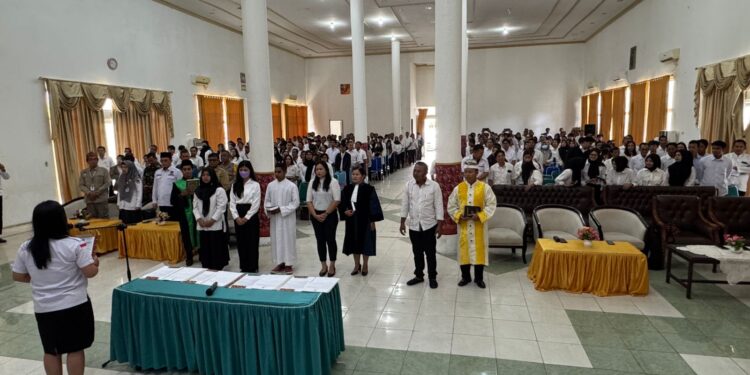 FOTO: MATAKALTENG - Kegiatan pelantikan serentak anggota Kelompok Penyelenggara Pemungutan Suara (KPPS) di Provinsi Kalimantan Tengah (Kalteng)