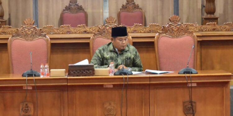 Foto: IST/MATA KALTENG - Ketua Bapemperda DPRD Kotim Marudin saat pimpin rapat kerja Bapemperda DPRD Kotim.