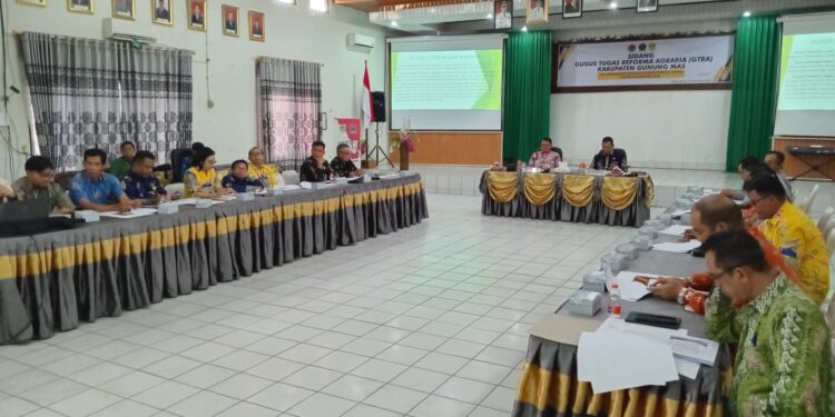 FOTO : BPN GUMAS/MATA KALTENG - Suasana sidang tim GTRA Kabupaten Gumas dalam rangka sertifikasi hak atas tanah melalui redistribusi tanah tahun 2024, di aula kantor bapperida setempat, Kamis, 7 November 2024 sore.