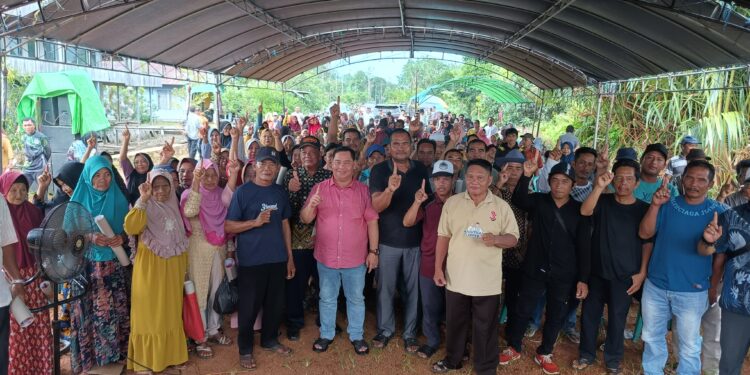 Foto: IST/MATA KALTENG - Silaturrahmi Halikinnor bersama warga Desa Ramban, Kecamatan Mentaya Hilir Utara, 9 November 2024.