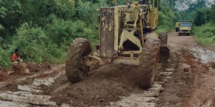 FOTO: IST/MATA KALTENG - Penimbunan jalan Cempaka Mulia-Kampung Melayu beberapa waktu lalu.