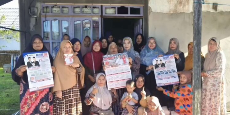 Foto:MATA KALTENG - Calon wakil bupati Kotim Irawati saat berkunjung ke Desa Jaya Kelapa, Samuda, Kotim belum lama ini.