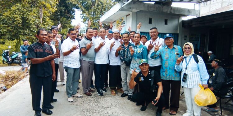 FOTO: MATAKALTENG - Eddy Raya Bersama Warga Gang Air Mata Teratai Buntok Usai Kampanye Tatap Muka.