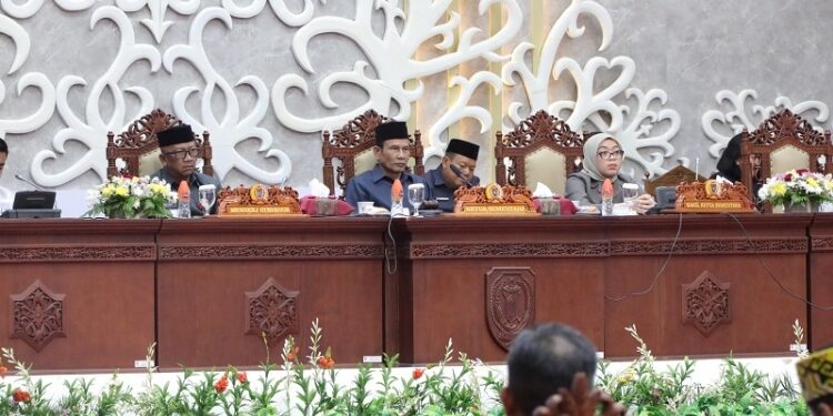 FOTO: OLIVIA/MATAKALTENG - Rapat paripurna ke 4 masa sidang I tahun sidang 2024 di ruangan rapat paripurna DPRD Kalteng.