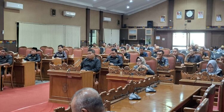 Foto: DIAN/MATA KALTENG - DIAN/MATA KALTENG - rapat paripurna penyampaian SK DPRD terkait program perda pada APBD Tahun Anggaran 2025, 12 November 2024.