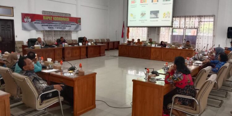 Foto: MATAKALTENG- DPRD bersama TPAD Barsel saat menggelar rapat pembahasan APBD 2025.