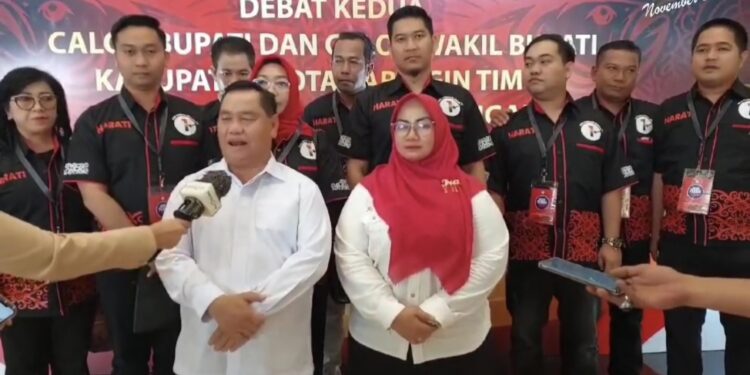 Foto:IST/MATA KALTENG - Pasangan calon kepala daerah Halikinnor-Irawati (HARATI) usai mengikuti debat publik kedua di Jakarta Pusat, yang diselenggarakan oleh KPU Kotim dalam rangka Pilkada 2024.