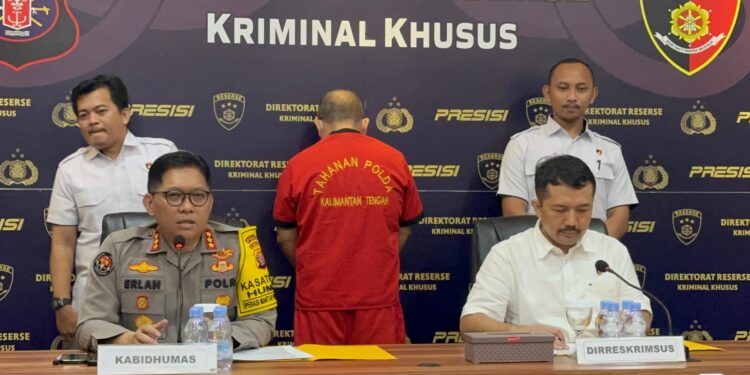 FOTO: RZL/MATAKALTENG - Kabid Humas Polda Kalteng, Kombes Pol Erlan Munaji pada saat menggelar press release.