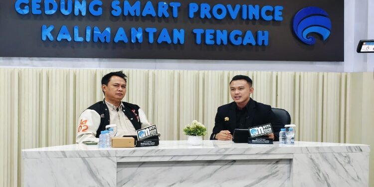FOTO: IST/MATAKALTENG - Podcast Dinas Kominfosantik Prov Kalteng gelar podcast yang bertajuk "Jelang 27 November, Pastikan Anda Terdaftar sebagai Pemilih Tetap pada Pilkada Serentak 27 November 2024", bersama Ketua KPU Kalteng Sastriadi.