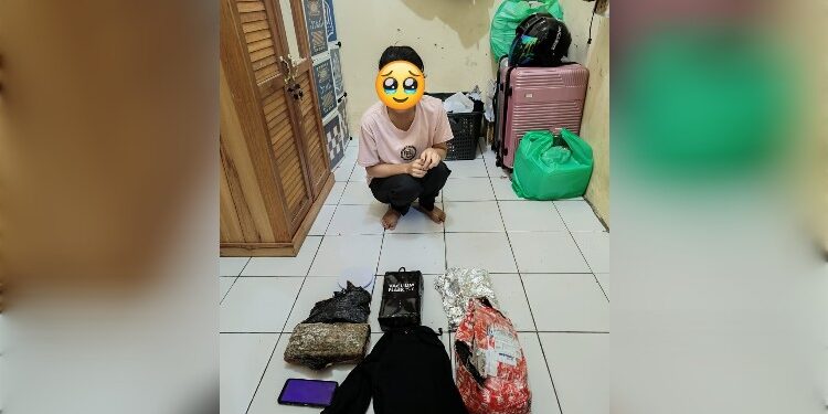 FOTO: MATAKALTENG - Terduga pelaku pada saat berhasil diamankan polisi.