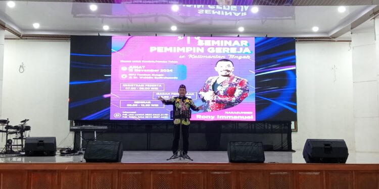 FOTO: MATAKALTENG - Rahmat Nasution Hamka saat menyampaikan sambutannya.