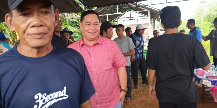 Foto: IST/MATA KALTENG - Halikinnor saat sambangi warga di Kecamatan Mentaya Hilir Utara belum lama ini.