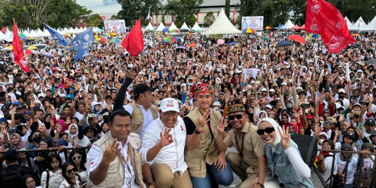 FOTO: MATAKALTENG - Ketua PSI, Kaesang Pangarep saat menghadiri Kampanye Akbar Paslon nomor urut 3 Agustiar Sabran - Edy Pratowo, di Stadion 29 November, Sampit, Kotim, Minggu (17/11).