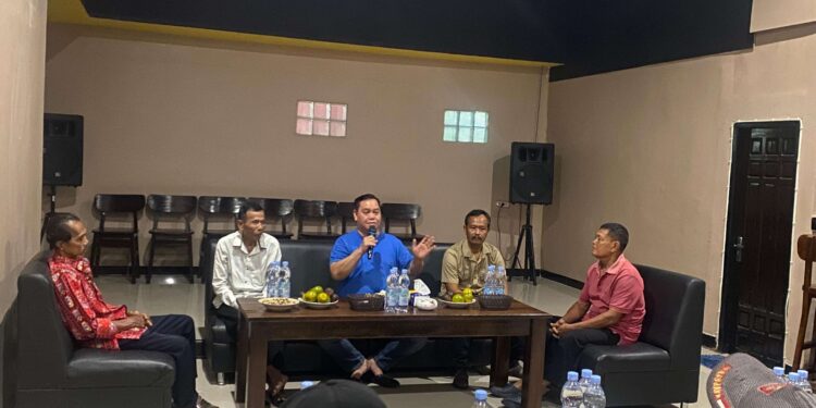 Foto:IST/MATA KALTENG - Halikinnor saat kunjungi warga di Kelurahan Pasir Putih belum lama ini.