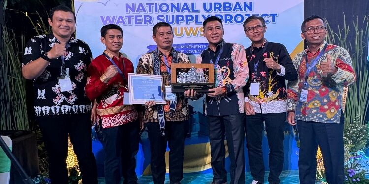 FOTO: IST/MATA KALTENG - Pemkab Kotim saat terima penghargaan Nominasi Bantuan Program OPOR, Selasa 19 November 2024.