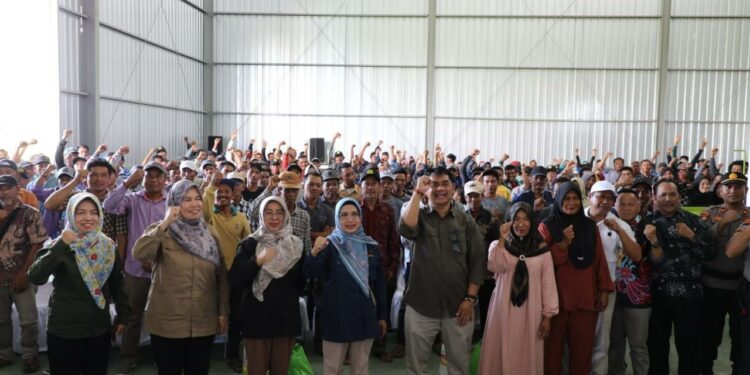Foto: MATAKALTENG - kunjungan kerja ke Pabrik Rice Milling Plant (RMP) di Desa Lempuyang, Kecamatan Teluk Sampit, Kabupaten Kotawaringin Timur (Kotim).