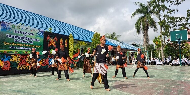 FOTO: DIAN/MATA KALTENG - Kegiatan gelar karya P5P2RA di MTSN 1 Kotim, Rabu 20 November 2024.