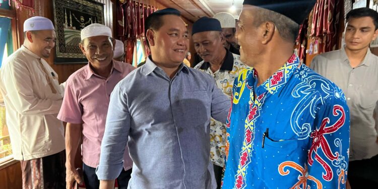 Foto: IST/MATA KALTENG - Halikinnor saat berkunjung di salah satu rumah warga yang ada di Kecamatan Pulau Hanaut belum lama ini.