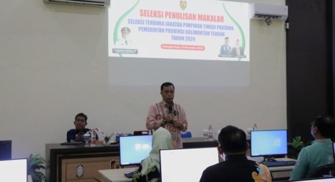 Foto: MATAKALTENG - Ketua Panitia Seleksi, H. Bulkani, hadir memberikan arahan kepada peserta.