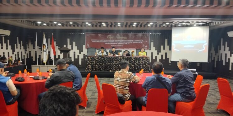 FOTO: MATAKALTENG - Rapat Koordinasi pembersihan APK KPU Kota Palangka Raya.
