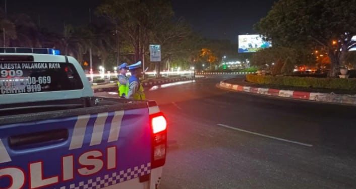 FOTO: MATAKALTENG - Personel Satlantas Polresta Palangka Raya, pada saat melakukan patroli.